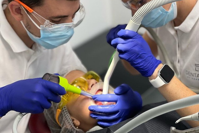    Dental Tech   